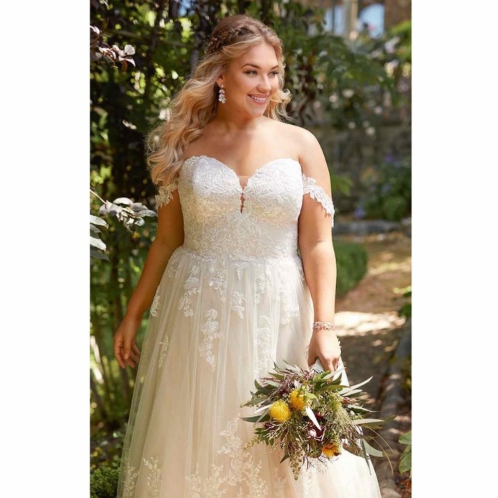 BRAND NEW, NEVER WORN! MAKE AN OFFER!